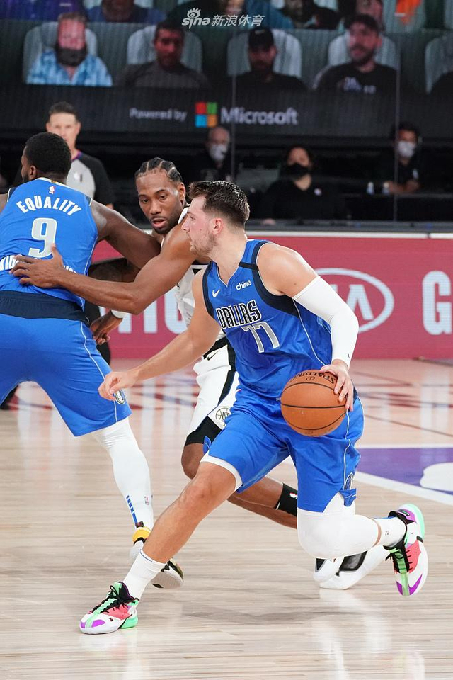 用行动回应 用行动回应