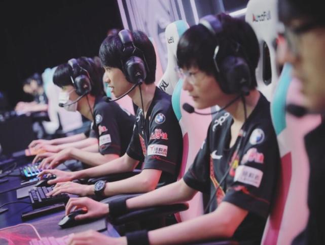 并展示了球 并展示了球